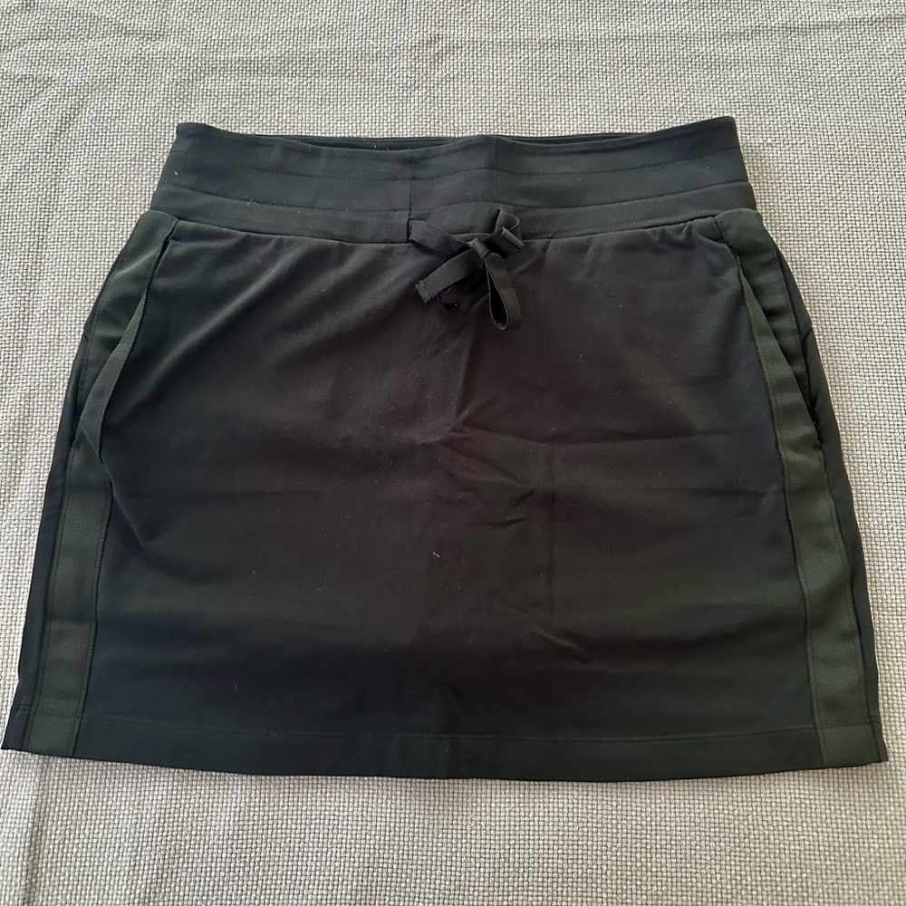 Athleta Metro Dowtown tuxedo skirt black size M tall NWOT